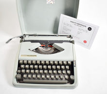 Afbeelding in Gallery-weergave laden, Hermes Baby-typemachine uit 1975