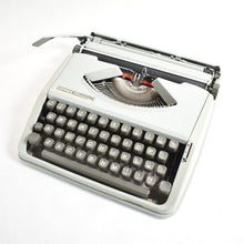 Afbeelding in Gallery-weergave laden, Hermes Baby-typemachine uit 1975