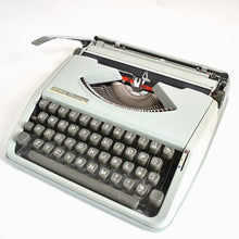 Afbeelding in Gallery-weergave laden, Hermes Baby-typemachine uit 1975