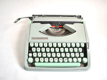 Load image into Gallery viewer, Hermes Baby Typewriter - qwertz (DeLuxe Case)