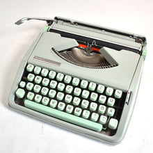 Load image into Gallery viewer, Hermes Baby Typewriter - qwertz (DeLuxe Case)