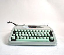 Load image into Gallery viewer, Hermes Baby Typewriter - qwertz (DeLuxe Case)