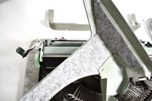 Afbeelding in Gallery-weergave laden, Hermes Baby Typemachine uit 1962 - qwertz