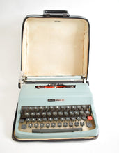 Afbeelding in Gallery-weergave laden, Olivetti Lettera 32 typemachine uit 1976