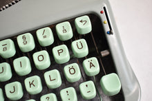 Afbeelding in Gallery-weergave laden, Hermes Baby Typemachine uit 1962 - qwertz