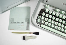 Afbeelding in Gallery-weergave laden, *Zeldzame* Hermes 3000 Typemachine - Cursief lettertype