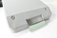 Afbeelding in Gallery-weergave laden, Draagbare Seafoam Hermes babytypemachine uit 1957