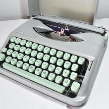 Afbeelding in Gallery-weergave laden, Hermes Baby Typemachine uit 1961 - Elite, QWERTY