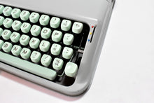 Afbeelding in Gallery-weergave laden, Hermes Baby Typemachine uit 1961 - Elite, QWERTY