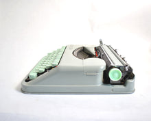 Afbeelding in Gallery-weergave laden, Hermes Baby Typemachine uit 1956
