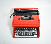 Afbeelding in Gallery-weergave laden, Olivetti Dora-typemachine uit 1969