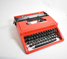 Afbeelding in Gallery-weergave laden, Olivetti Dora-typemachine uit 1969