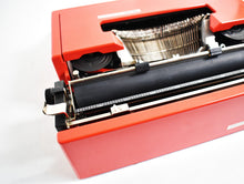 Afbeelding in Gallery-weergave laden, Olivetti Dora-typemachine uit 1969