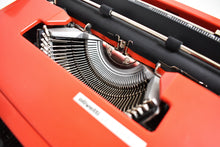 Afbeelding in Gallery-weergave laden, Olivetti Dora-typemachine uit 1969