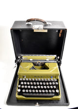 Afbeelding in Gallery-weergave laden, 1952 Everest Mod. 90 Typemachine