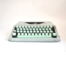 Afbeelding in Gallery-weergave laden, Hermes Baby Typemachine uit 1956