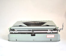 Afbeelding in Gallery-weergave laden, Hermes Baby Typemachine uit 1956