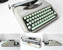 Afbeelding in Gallery-weergave laden, Draagbare Seafoam Hermes babytypemachine uit 1957