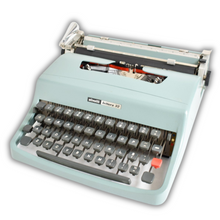 Afbeelding in Gallery-weergave laden, Olivetti Lettera 32 typemachine uit 1976