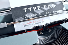 Afbeelding in Gallery-weergave laden, Olivetti Lettera 32 typemachine uit 1967