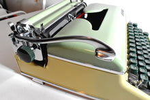 Load image into Gallery viewer, Rare 1959 Torpedo 18b - Green/Yellow Color