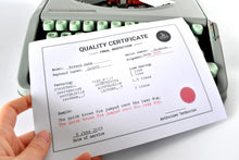 Afbeelding in Gallery-weergave laden, Hermes Baby Typemachine uit 1965, zwarte luxe koffer *Gereserveerd voor J.*