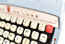 Afbeelding in Gallery-weergave laden, 1972 Brother De Luxe Typemachine