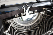 Load image into Gallery viewer, 1960 Torpedo 18s - Duotone Chocolate/Cream