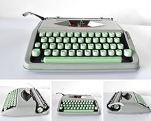 Afbeelding in Gallery-weergave laden, Hermes Baby Typemachine uit 1965, zwarte luxe koffer *Gereserveerd voor J.*