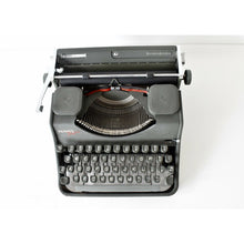Afbeelding in Gallery-weergave laden, 1954 Hermes 2000 Typewriter Elite-lettertype