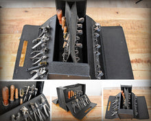 Afbeelding in Gallery-weergave laden, Vintage leren reparatiegereedschapstas uit de jaren 70