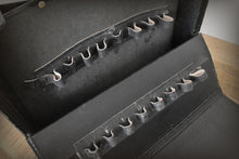 Afbeelding in Gallery-weergave laden, Vintage leren reparatiegereedschapstas uit de jaren 70