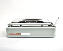 Afbeelding in Gallery-weergave laden, Hermes Baby-typemachine uit 1975
