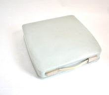 Afbeelding in Gallery-weergave laden, Hermes Baby-typemachine uit 1975
