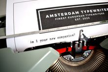 Afbeelding in Gallery-weergave laden, Hermes Baby-typemachine uit 1975
