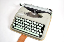 Load image into Gallery viewer, 1967 Hermes Baby Typewriter - New Platen
