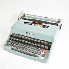 Afbeelding in Gallery-weergave laden, Olivetti Lettera 32 typemachine uit 1976
