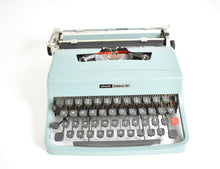 Afbeelding in Gallery-weergave laden, Olivetti Lettera 32 typemachine uit 1976
