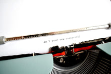 Afbeelding in Gallery-weergave laden, Olivetti Lettera 32 typemachine uit 1976
