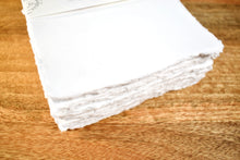 Afbeelding in Gallery-weergave laden, Handgeschept papier - 100% katoenen lap, scheprand
