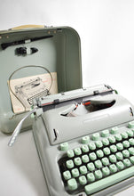 Afbeelding in Gallery-weergave laden, 1962 Hermes 3000 Typemachine - Pica
