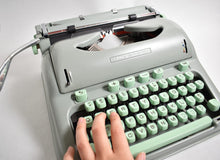 Afbeelding in Gallery-weergave laden, 1962 Hermes 3000 Typemachine - Pica
