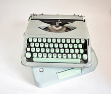 Afbeelding in Gallery-weergave laden, Hermes Baby Typemachine uit 1956
