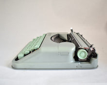 Afbeelding in Gallery-weergave laden, Hermes Baby Typemachine uit 1956
