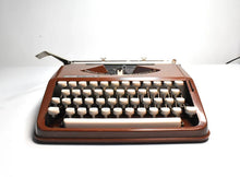 Afbeelding in Gallery-weergave laden, Olivetti Lettera 82 Typemachine - Chocoladebruin
