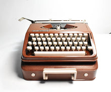 Afbeelding in Gallery-weergave laden, Olivetti Lettera 82 Typemachine - Chocoladebruin
