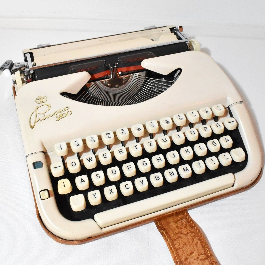 1958 Princess 300 with De Luxe  case