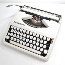 Afbeelding in Gallery-weergave laden, Hermes Baby Typemachine uit 1976 - QWERTY
