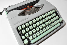 Afbeelding in Gallery-weergave laden, Hermes Baby Typemachine uit 1963

