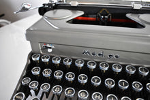 Load image into Gallery viewer, Stunning 1951 Everest Mod. 90 Typewriter
